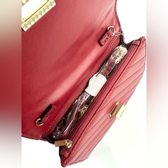 Aldo Mandalit Red Crossbody Bag with Gold Chain Strap - Picture 7 of 13
